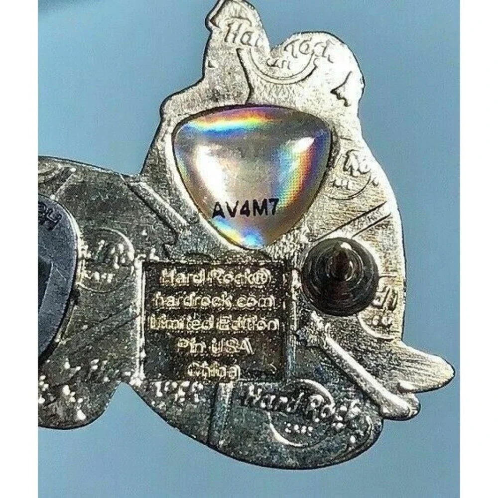 Hard Rock Cafe  Happy Birthday Limited Edition,Guitar Pin